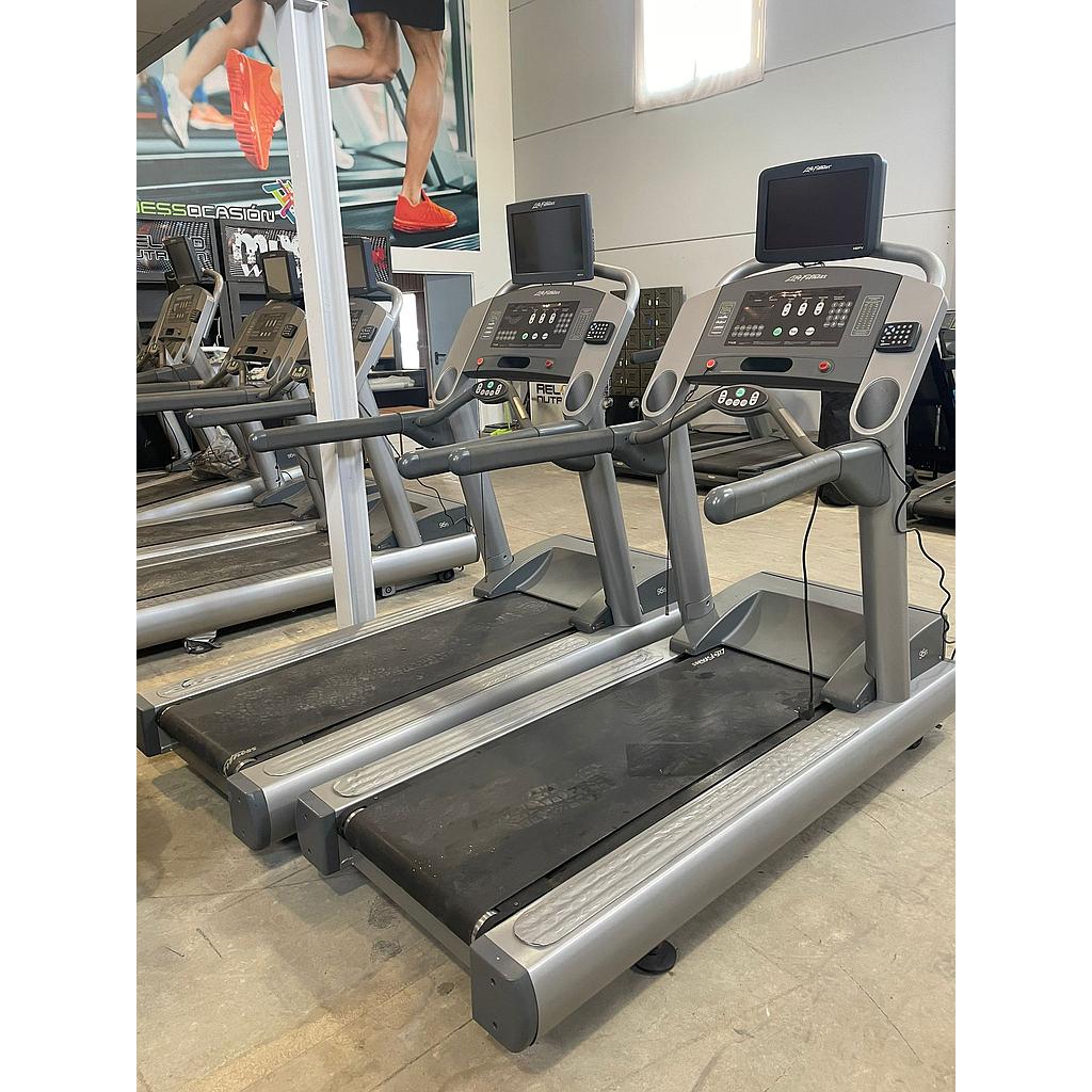 CINTA LIFE FITNESS 95TI CON TV (REMANUFACTURADA)