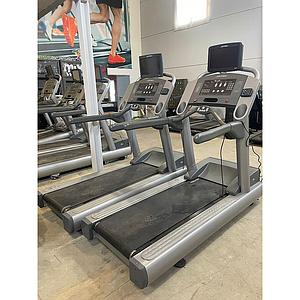 CINTA LIFE FITNESS 95TI CON TV (REMANUFACTURADA)